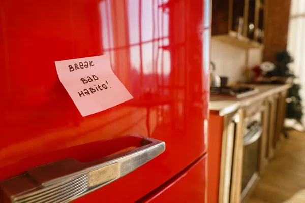 Motivation note on fridge door, healthy lifestyle — Stock Photo, Image