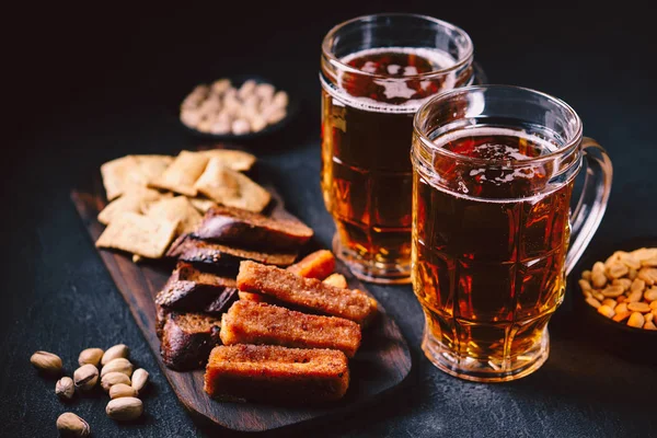 Ställ in öl och snacks. pub, restaurang, bar mat — Stockfoto