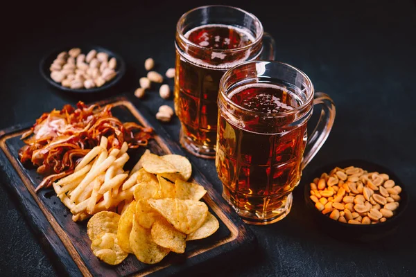 Ställ in öl och snacks. pub, restaurang, bar mat — Stockfoto