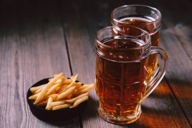 Lager bira ve aperatifler. Oktoberfest, bar, pub gıda