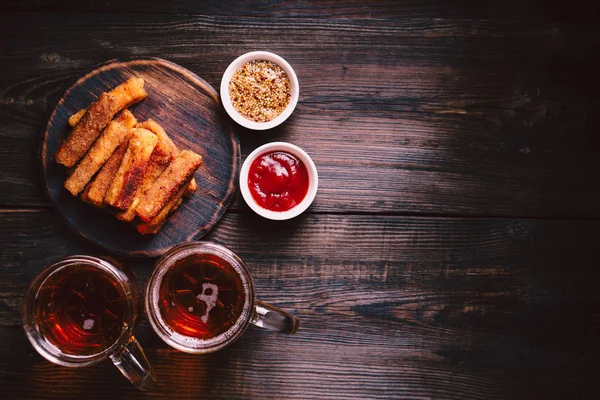 Cerveja lager e lanches. festa, restaurante, comida de bar — Fotografia de Stock