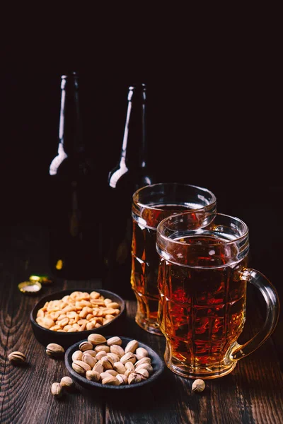 Friday party atmosphere, craft brewery, lager beer — Stock Photo, Image