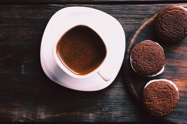 Fincan kahve ve kurabiye, kahve molası, tatlılar — Stok fotoğraf