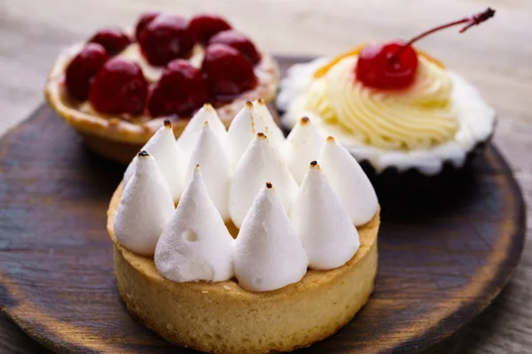 Torte e biscotti. assortimento di deliziosi dolci — Foto Stock