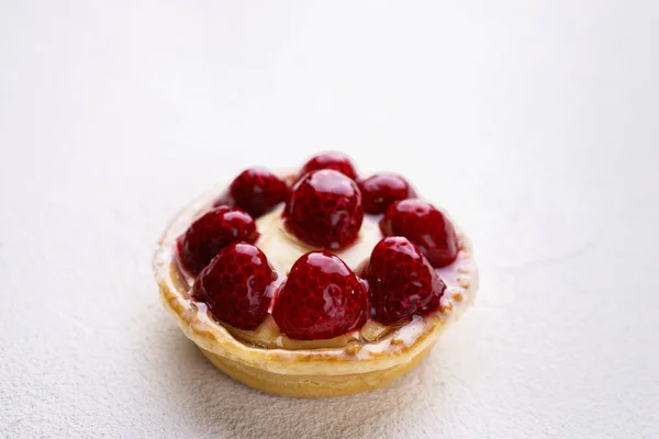 Mevsimlik Ahududu ve krem peynir berry tart — Stok fotoğraf