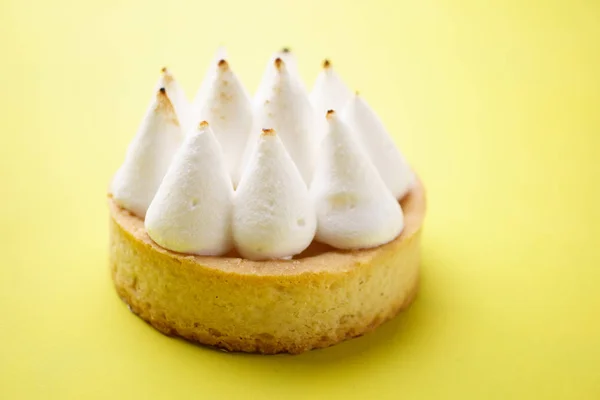 Klasik tatlı, limon beze tart — Stok fotoğraf