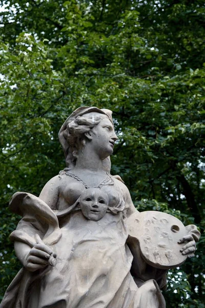 ワルシャワ ヨーロッパでサクソンの庭の彫像 — ストック写真