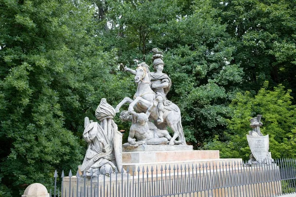 Μνημείο Στο Πάρκο Lazienkowski Στη Βαρσοβία Πολωνία — Φωτογραφία Αρχείου