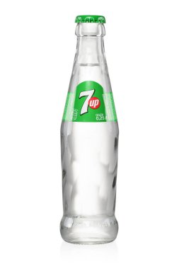 Brest, Belarus - 27 Mayıs 2018: beyaz zemin üzerine izole Pepsico tarafından üretilen 7up cam şişe