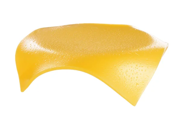 在白色背景下用修剪路径隔离的汉堡包的奶酪飞片 — 图库照片