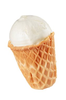 Beyaz arka plan üzerinde izole vanilyalı gofret dondurma pasta koni