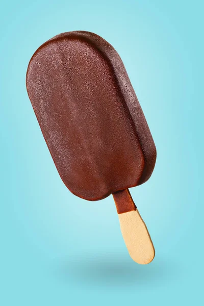 Čokoládová Mokré Zmrzlina Popsicle Rosou Modré Backgriund — Stock fotografie