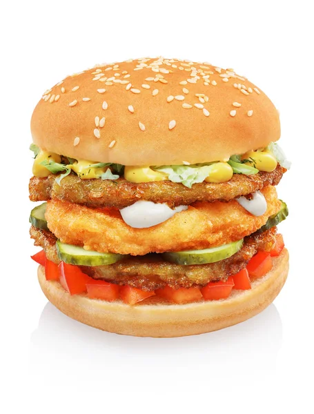 Nagy magas hamburger elszigetelt — Stock Fotó