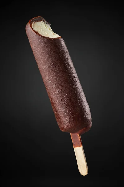 Choklad popsicle andra svart — Stockfoto