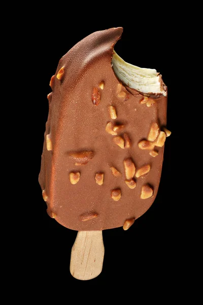 Picolé de chocolate com nozes outro preto — Fotografia de Stock