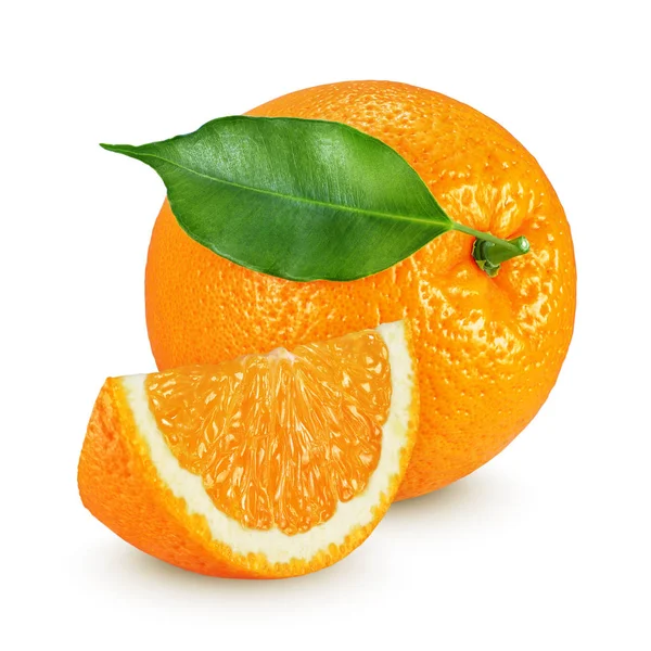 半橘子和整个橘子隔离在白色 — 图库照片