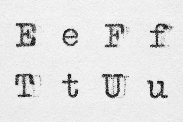 Алфавит настоящей пишущей машинки с буквами E, F, T, U — стоковое фото