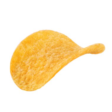 Beyaz arkaplanda izole edilmiş bir patates cipsi