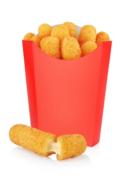 Paus de queijo frito no saco de papelão isolado — Fotografia de Stock