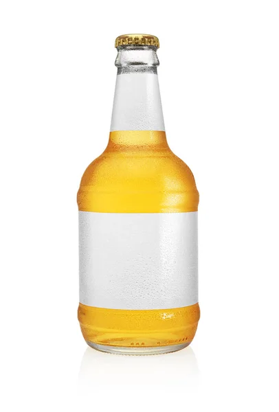 Frasco Cerveja Isolado Sobre Fundo Branco Etiqueta Transparente Limpa Gotas — Fotografia de Stock