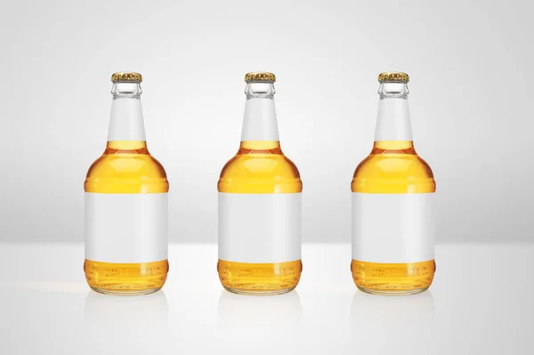 Bierflessen Met Lange Hals Blanco Etiket Witte Achtergrond Mock Ontwerp — Stockfoto