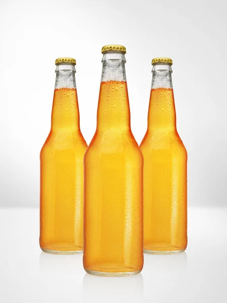 Botellas Cerveza Con Cuello Largo Sobre Fondo Blanco Presentación Diseño —  Fotos de Stock