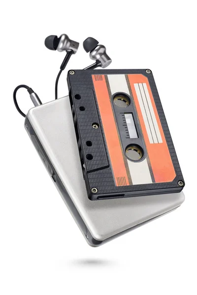 Draagbare Cassette Tape Speler Met Oordopjes Geïsoleerd Witte Achtergrond — Stockfoto