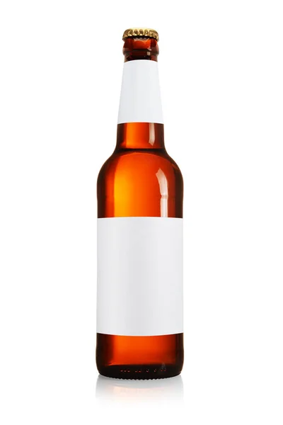 Bruine Bierfles Met Blanco Etiket Geïsoleerd Witte Achtergrond — Stockfoto