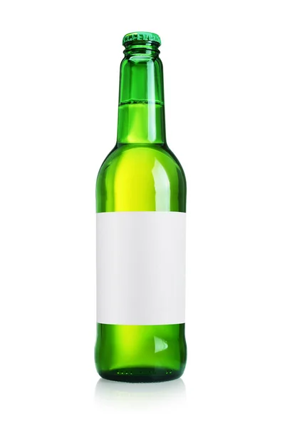 Groene Bierfles Met Schoon Papieren Etiket Geïsoleerd Witte Achtergrond — Stockfoto