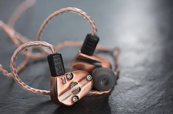 Hybrid Dynamic Driver Balanced Armature Earbuds Copper Metallic Color — Stock Photo, Image