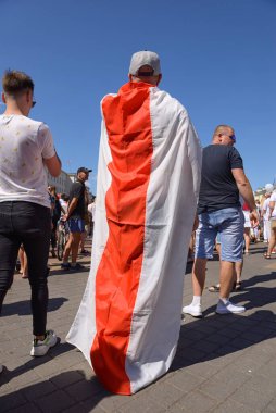 Brest, Belarus 16 Ağustos 2020: Belarus 2020 'de başkanlık seçimleri. Cumhurbaşkanlığı seçimlerini protesto eden insanlar.