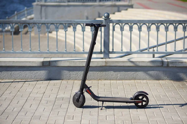 Gray Electric Stand Scooter Embankment Pavement Fence — Stock Photo, Image