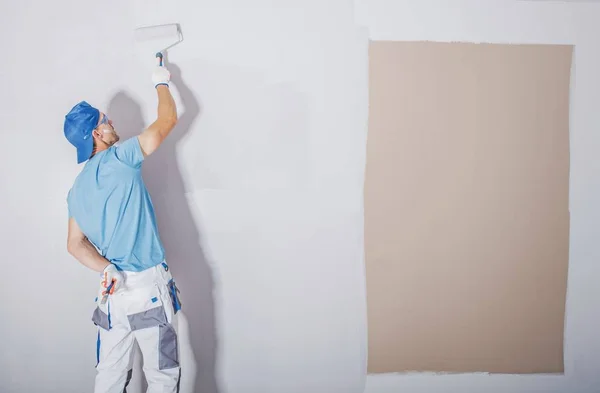 Room Painter Work Covering Darker Paint Fresh Lighter One Apartment — Stock Photo, Image