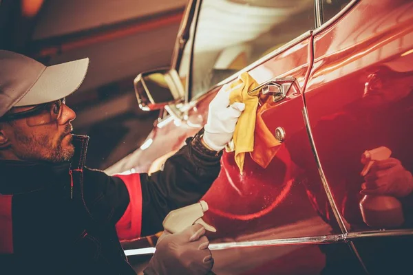 Ретро Автомобіль Очищення Тіла Відновлення Фарби Догляд Класичним Автомобілем — стокове фото