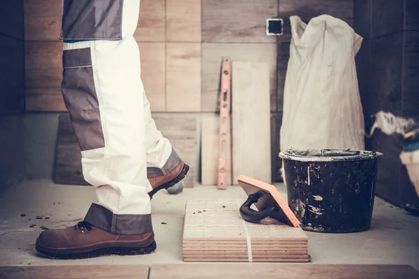 Worker Remodeling Bathroom Installing New Ceramic Tiles Construction Theme — Stock Photo, Image