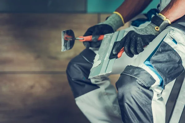 Azulejos Instalador Contratista Con Herramientas Fotografía Cerca Tema Construcción —  Fotos de Stock