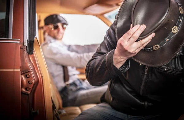 Pegando Estranho Bêbado Hitchhiker Chapéu Cowboy Tema Transporte — Fotografia de Stock