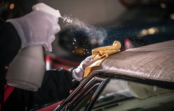 Hombres Rociando Protector Del Vinilo Para Techo Suave Del Coche —  Fotos de Stock