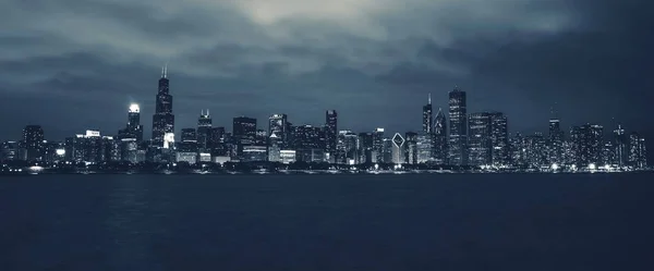芝加哥夜间时间地平线深蓝色分级 芝加哥 伊利诺伊州 全景照片 — 图库照片