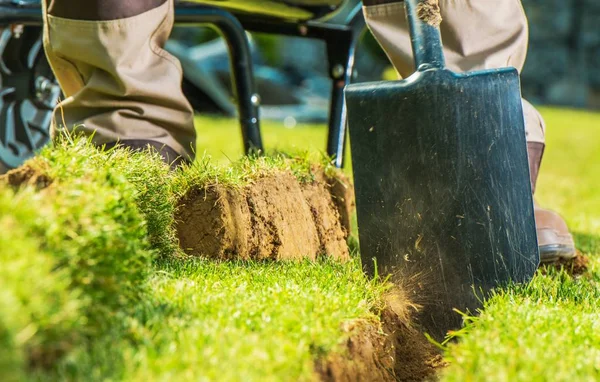 Escavar Ditch Para Abastecimento Água Jardim Construção Sistema Irrigação — Fotografia de Stock