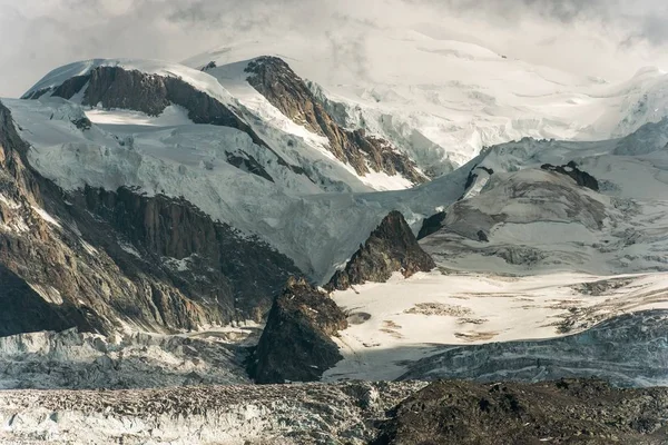 MT Blanc alp manzara. Chamonix, Fransa. Doğal buzullar.
