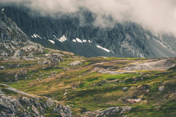Norveç dağlar manzara. Doğal Norveç yerler. 