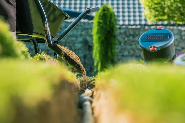 Sistema Irrigação Jardim Quintal Construção Tubulação Abastecimento Água Subterrânea — Fotografia de Stock