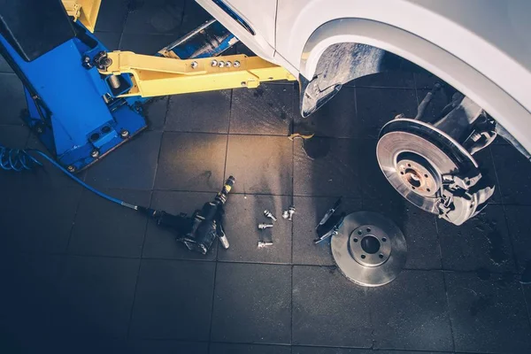 Vehicle Brake Discs Pads Replacing Car Lift Auto Service — Stock Photo, Image