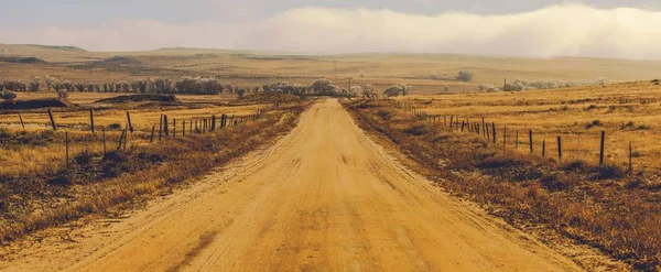 Ködös Vidéken Murvás Úton Központi Colorado Amerikai Egyesült Államok Panoráma — Stock Fotó