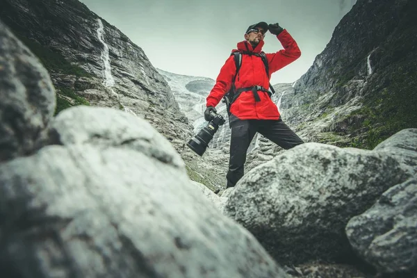 Caucasian Professional Nature Photographer His 30S Digital Camera Front Glacier — Stock Photo, Image