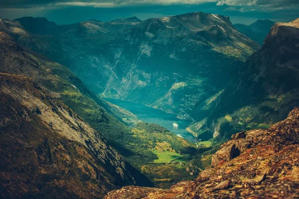 Село Geiranger Норвегії Гейрангерфьорд Панорама Гірську Вершину Високого — стокове фото