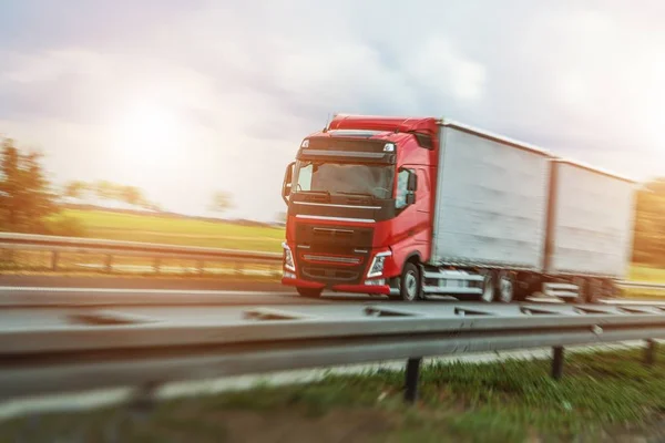 Exceso Velocidad Del Euro Camión Rojo Autopista — Foto de Stock