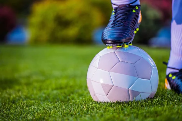 Soccer Football Player Keeping Cleat Ball Inglés Fotografía Cerca Tema — Foto de Stock