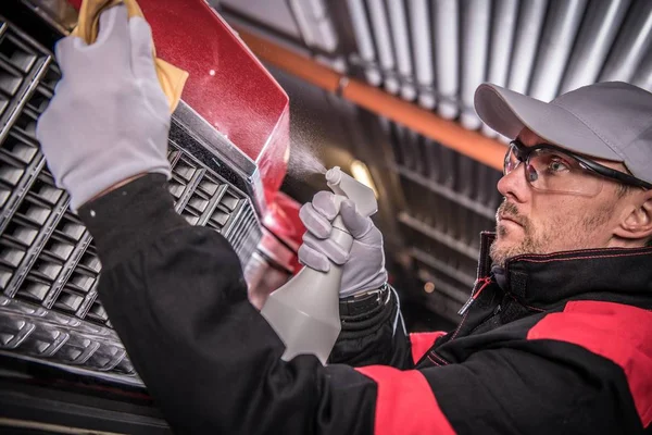 Classic Car Restoration Job Caucasian Car Collector Cleaning His Newly — Stock Photo, Image